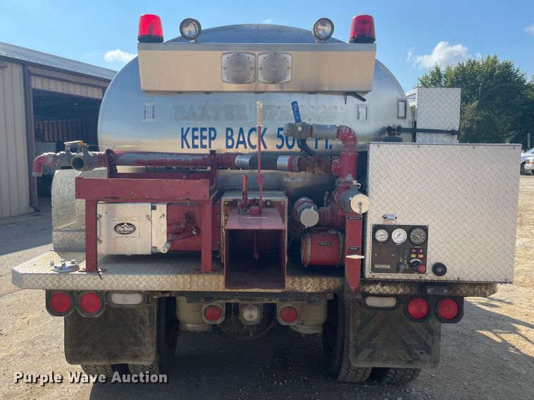 image for item JQ9448 1988 Peterbilt 377  water truck