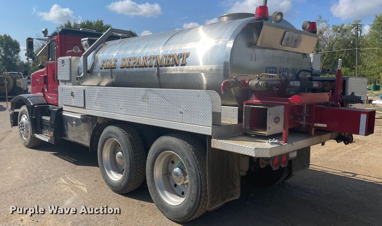 image for item JQ9448 1988 Peterbilt 377  water truck