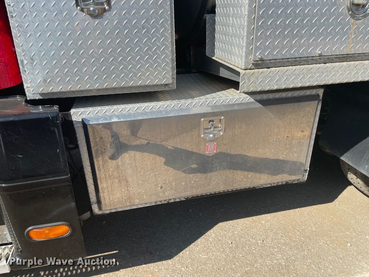 image for item JQ9448 1988 Peterbilt 377  water truck