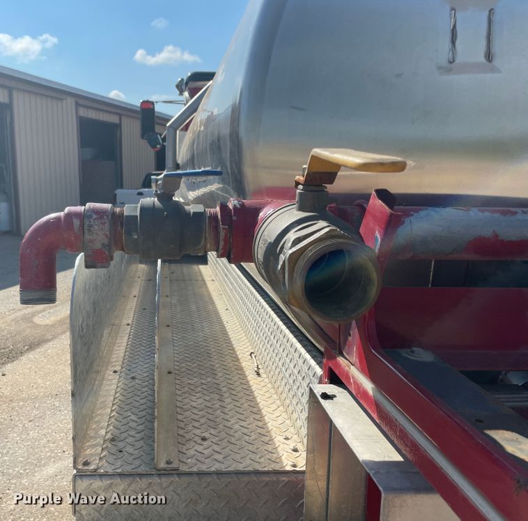 image for item JQ9448 1988 Peterbilt 377  water truck