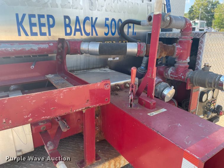 image for item JQ9448 1988 Peterbilt 377  water truck