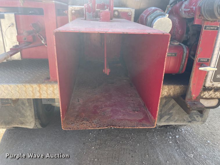 image for item JQ9448 1988 Peterbilt 377  water truck