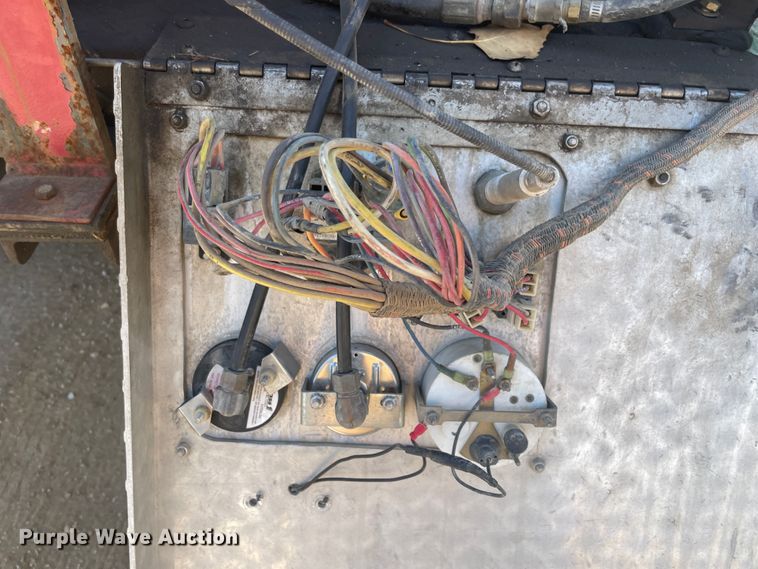 image for item JQ9448 1988 Peterbilt 377  water truck