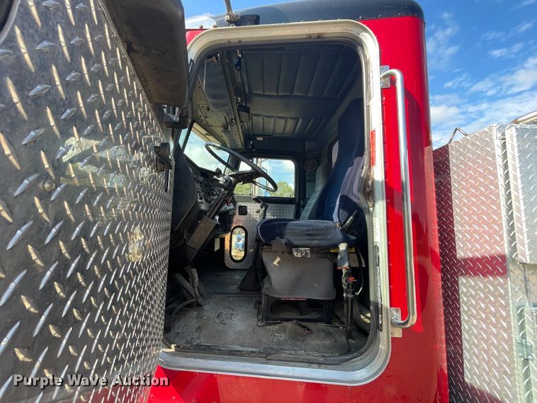 image for item JQ9448 1988 Peterbilt 377  water truck