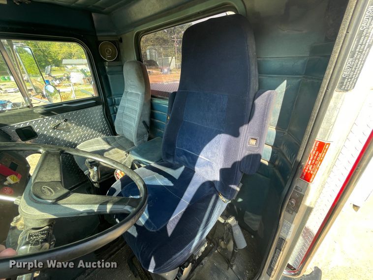 image for item JQ9448 1988 Peterbilt 377  water truck