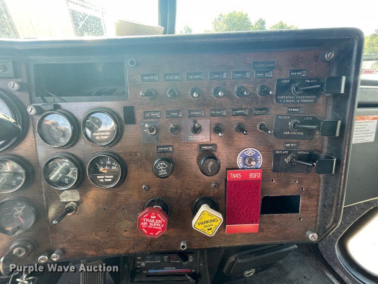 image for item JQ9448 1988 Peterbilt 377  water truck