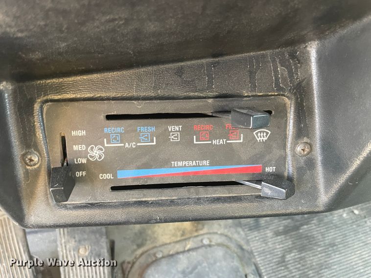 image for item JQ9448 1988 Peterbilt 377  water truck