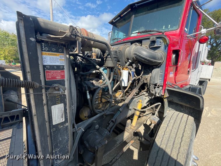 image for item JQ9448 1988 Peterbilt 377  water truck