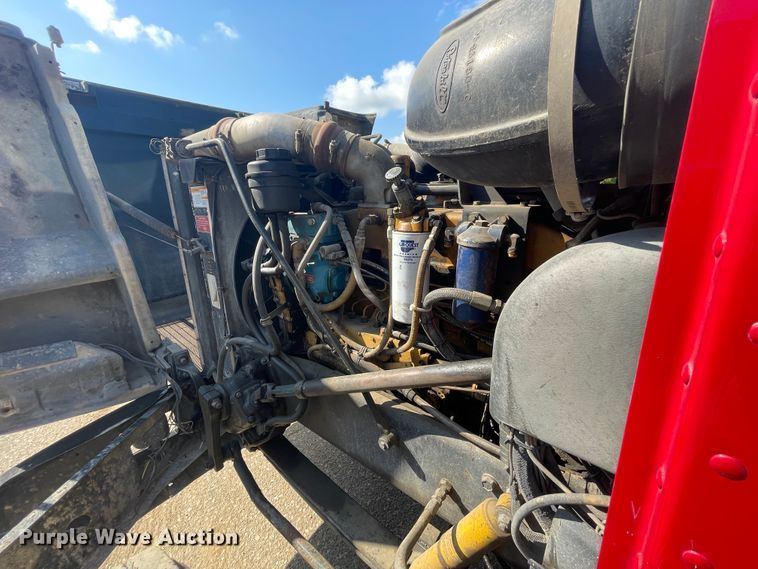 image for item JQ9448 1988 Peterbilt 377  water truck