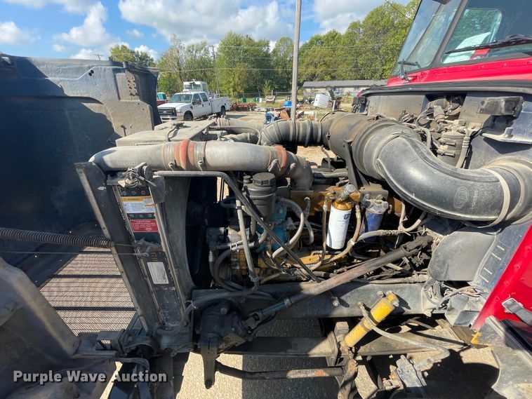 image for item JQ9448 1988 Peterbilt 377  water truck