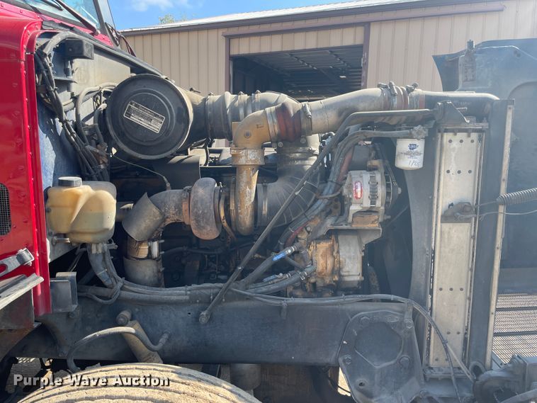 image for item JQ9448 1988 Peterbilt 377  water truck