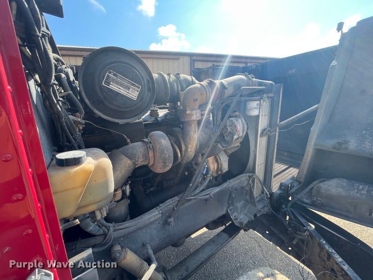 image for item JQ9448 1988 Peterbilt 377  water truck