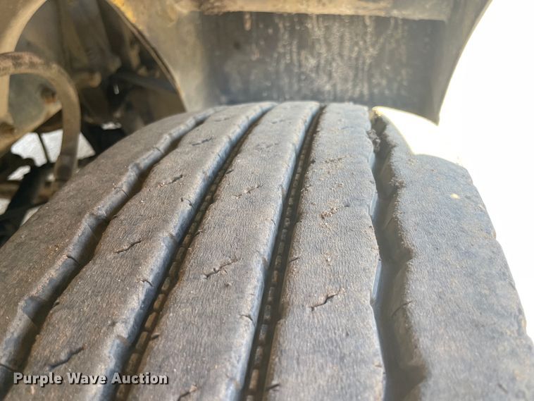 image for item JQ9448 1988 Peterbilt 377  water truck