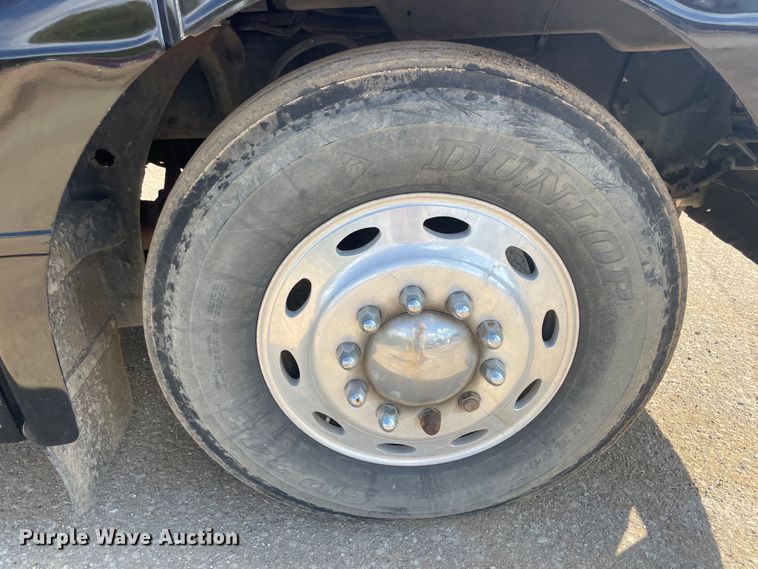 image for item JQ9448 1988 Peterbilt 377  water truck