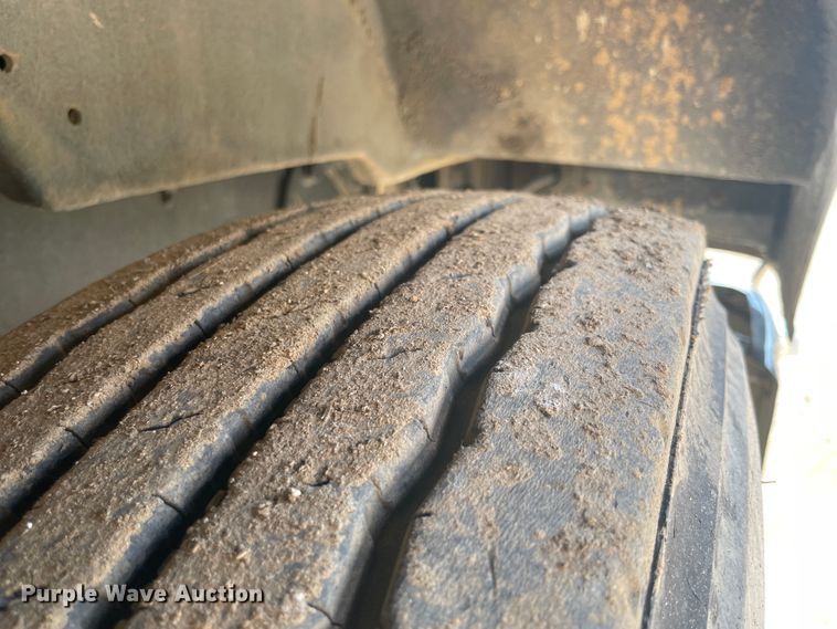 image for item JQ9448 1988 Peterbilt 377  water truck