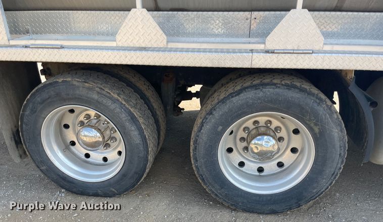 image for item JQ9448 1988 Peterbilt 377  water truck