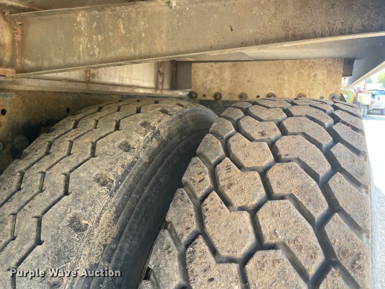 image for item JQ9448 1988 Peterbilt 377  water truck