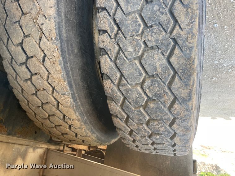 image for item JQ9448 1988 Peterbilt 377  water truck