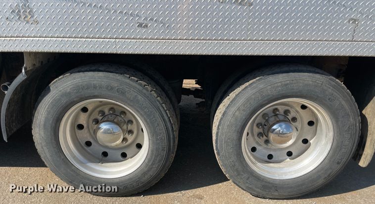 image for item JQ9448 1988 Peterbilt 377  water truck