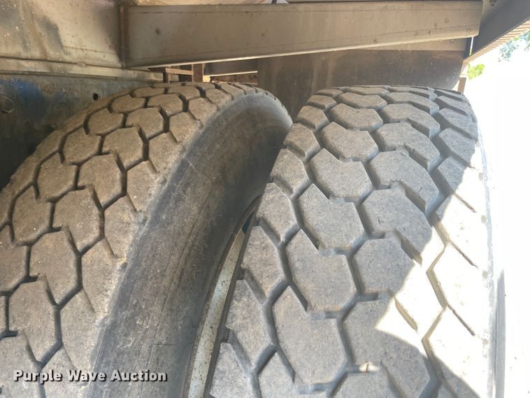 image for item JQ9448 1988 Peterbilt 377  water truck