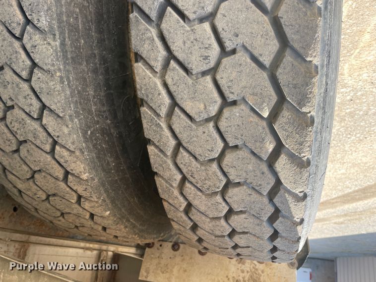 image for item JQ9448 1988 Peterbilt 377  water truck