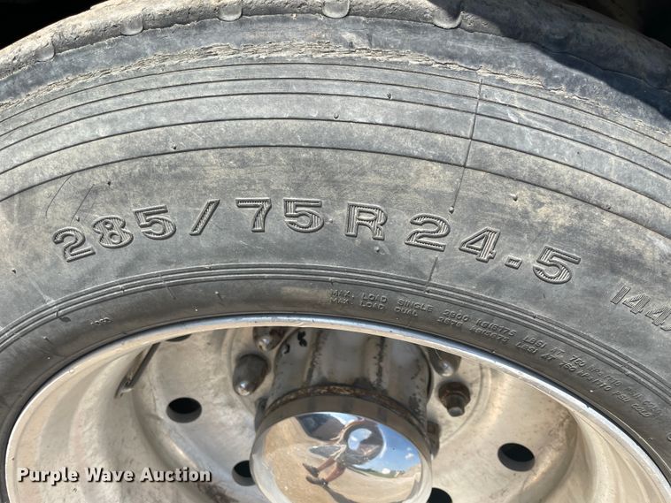 image for item JQ9448 1988 Peterbilt 377  water truck