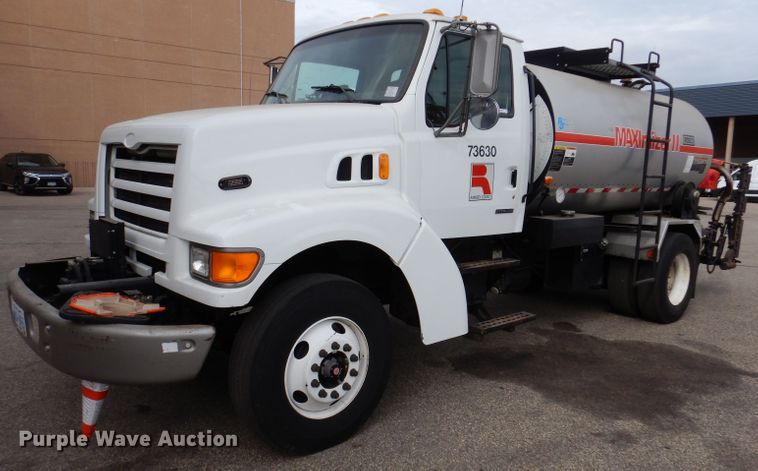 image for item KA9443 2000 Sterling L8511  oil distributor truck