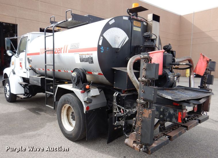 image for item KA9443 2000 Sterling L8511  oil distributor truck