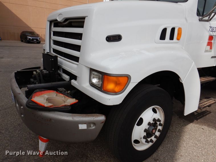 image for item KA9443 2000 Sterling L8511  oil distributor truck