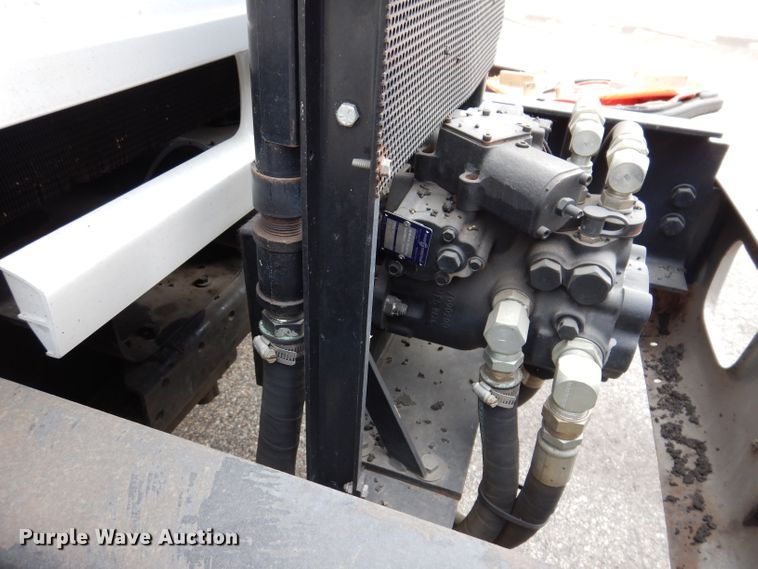 image for item KA9443 2000 Sterling L8511  oil distributor truck