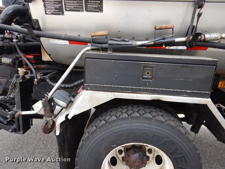 image for item KA9443 2000 Sterling L8511  oil distributor truck