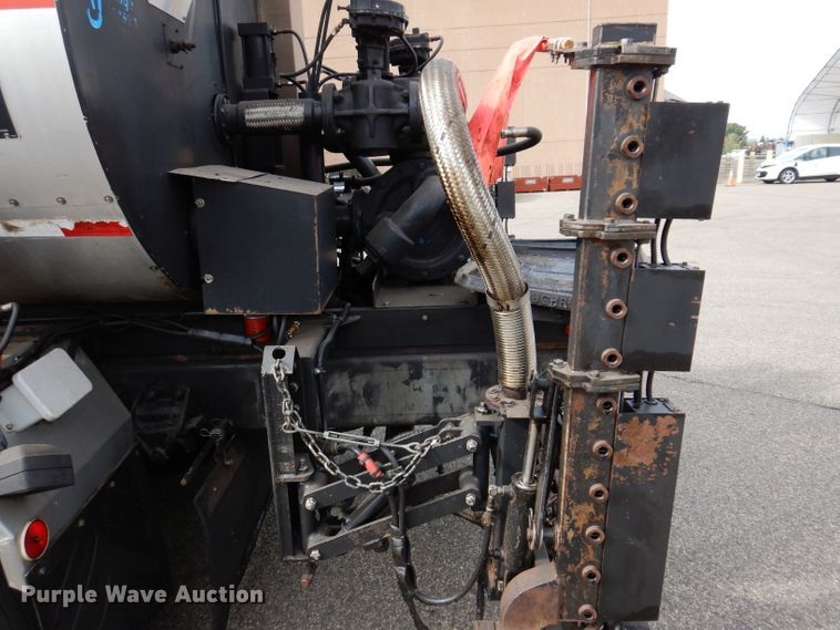 image for item KA9443 2000 Sterling L8511  oil distributor truck