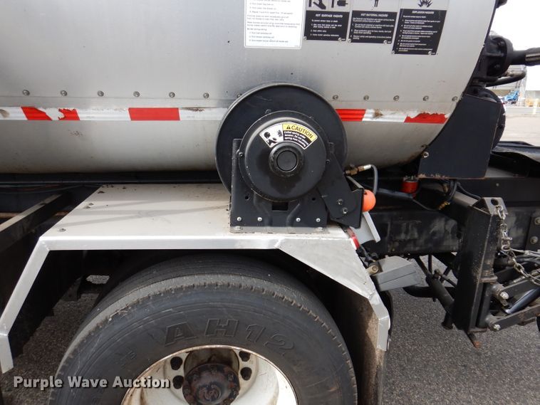 image for item KA9443 2000 Sterling L8511  oil distributor truck