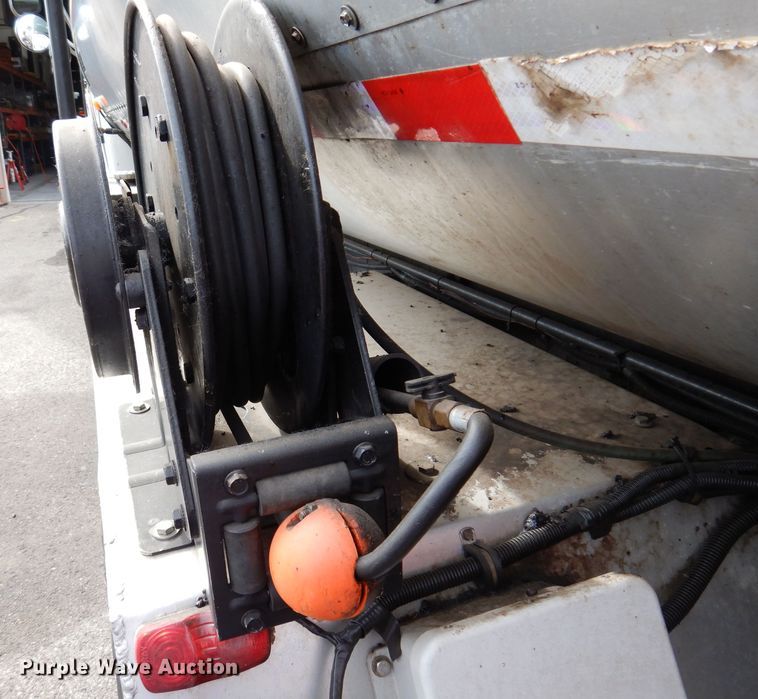 image for item KA9443 2000 Sterling L8511  oil distributor truck