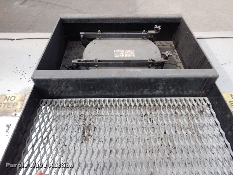 image for item KA9443 2000 Sterling L8511  oil distributor truck