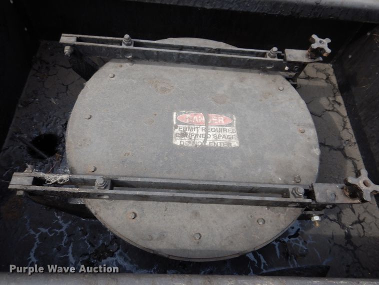 image for item KA9443 2000 Sterling L8511  oil distributor truck