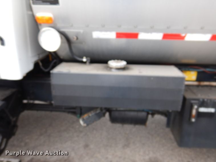 image for item KA9443 2000 Sterling L8511  oil distributor truck