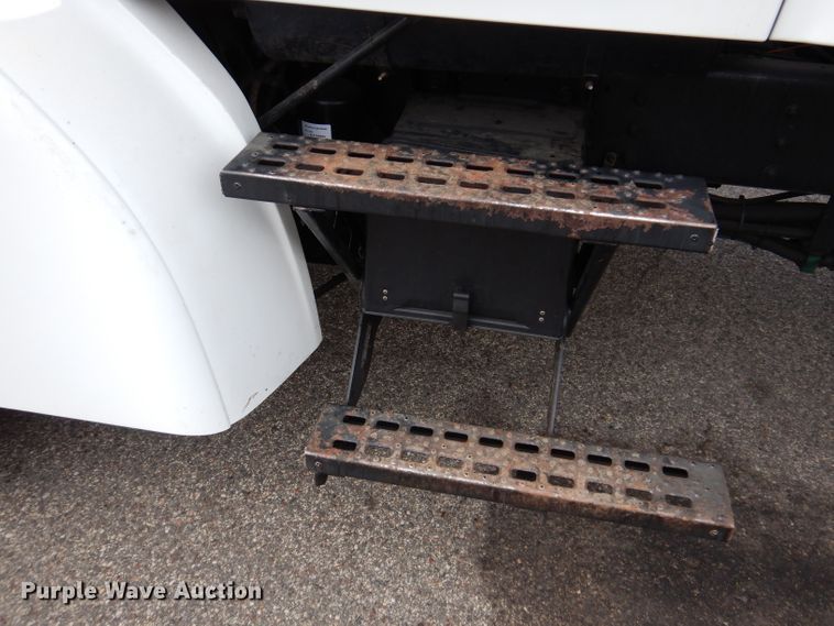 image for item KA9443 2000 Sterling L8511  oil distributor truck