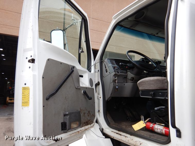 image for item KA9443 2000 Sterling L8511  oil distributor truck