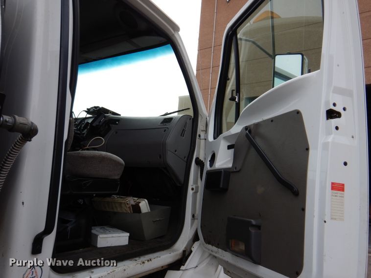 image for item KA9443 2000 Sterling L8511  oil distributor truck