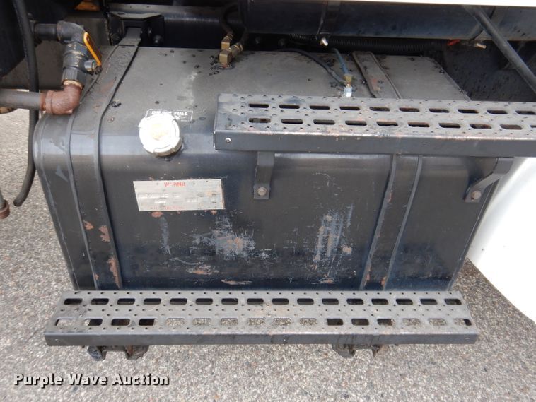 image for item KA9443 2000 Sterling L8511  oil distributor truck