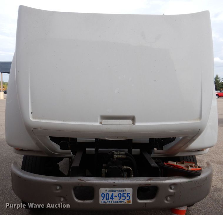 image for item KA9443 2000 Sterling L8511  oil distributor truck