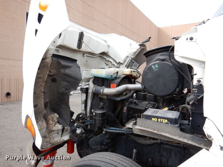 image for item KA9443 2000 Sterling L8511  oil distributor truck