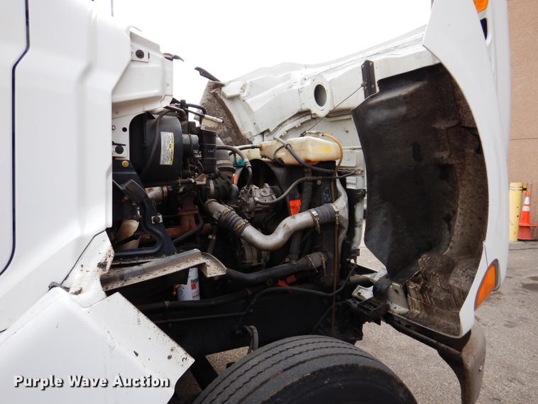 image for item KA9443 2000 Sterling L8511  oil distributor truck