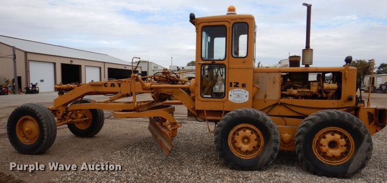 image for item KA9516 1962 Caterpillar 12E  rigid frame motor grader