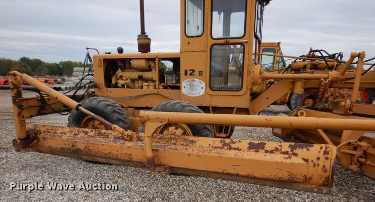 image for item KA9516 1962 Caterpillar 12E  rigid frame motor grader