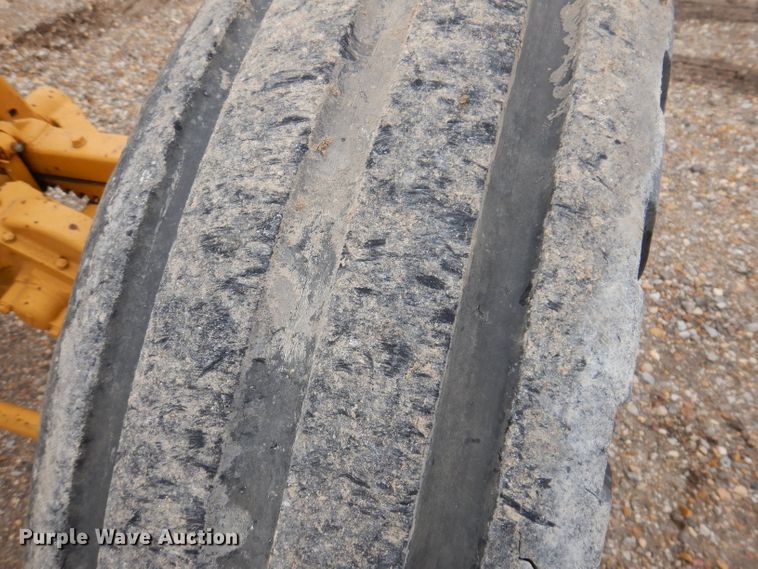 image for item KA9516 1962 Caterpillar 12E  rigid frame motor grader