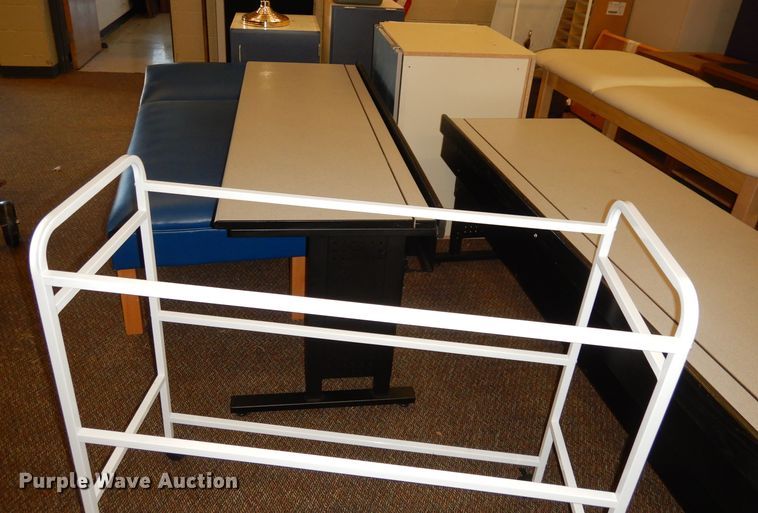 Furniture in Olathe, KS Item KA9852 sold Purple Wave