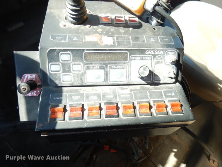 image for item KP9776 1995 International 4700  dump truck