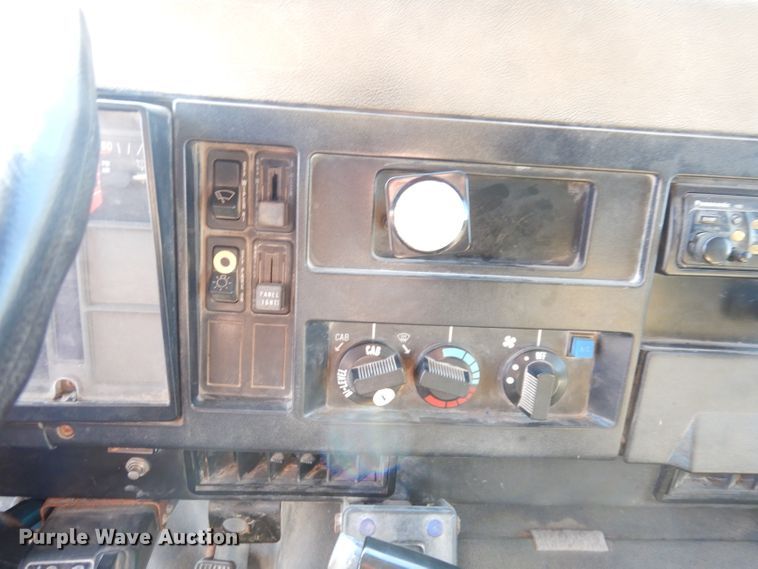 image for item KP9776 1995 International 4700  dump truck